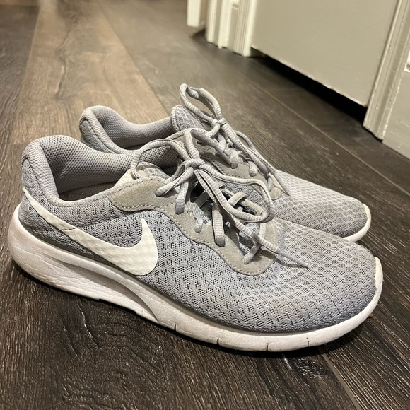 Nike Tanjuns - Picture 3 of 3